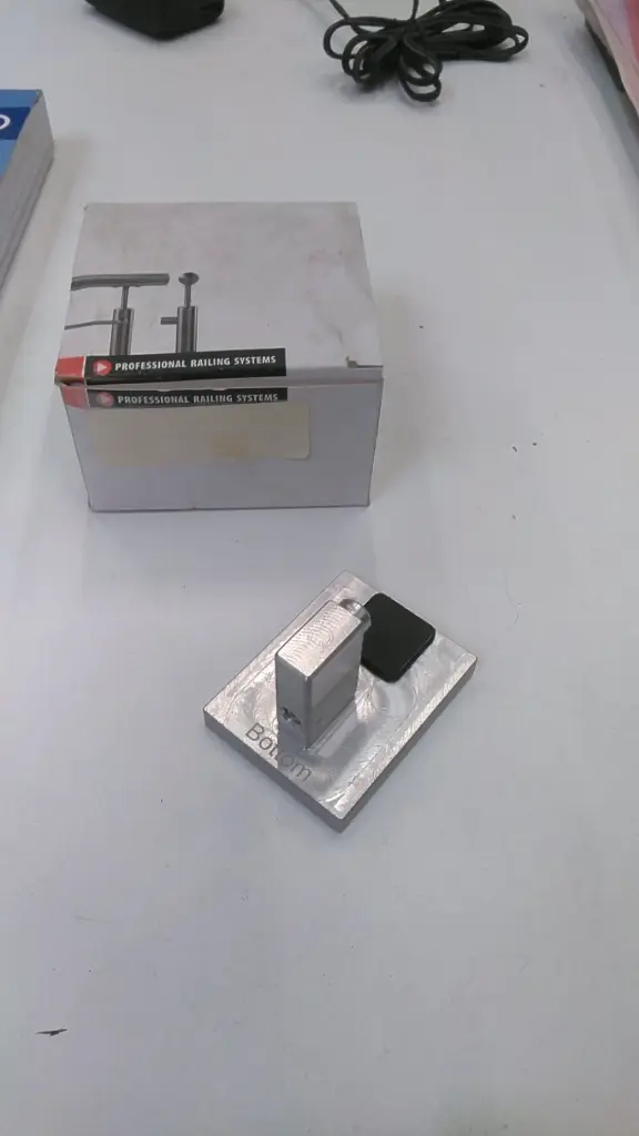 Embout, Easy Glass View / Wall, avec verr. de sécurité, bas, - alu - effet argenté mat - anod. 25µm